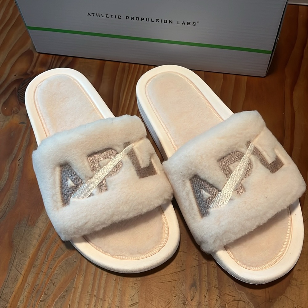 APL Shearling Slides 9 NIB** - Picture 3 of 5